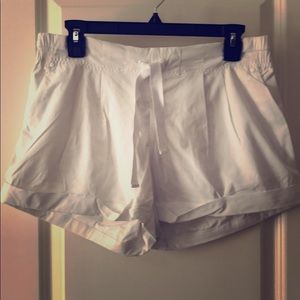 Lulu Lemon causal shorts in white